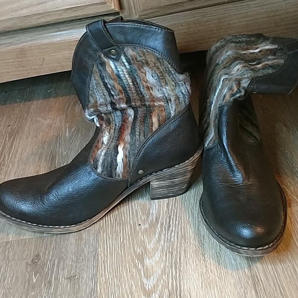 Cowboy Inspired Boots (Size 7.5)